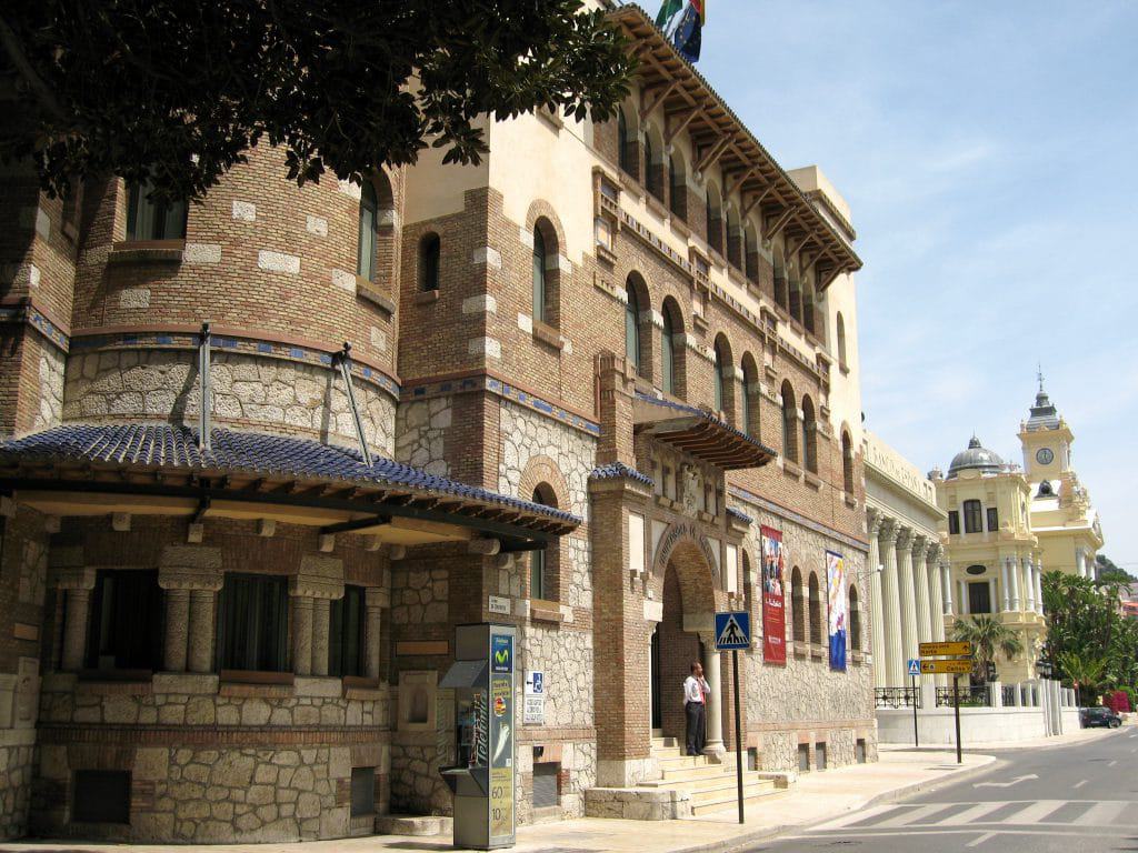 Edificio rectorado Malaga rent a car Malaga